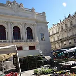 Le National Centre Gare,ascenseur Szálloda