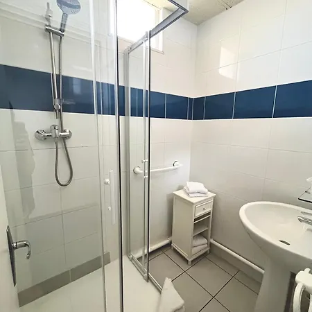 Hotel Le National 2*
