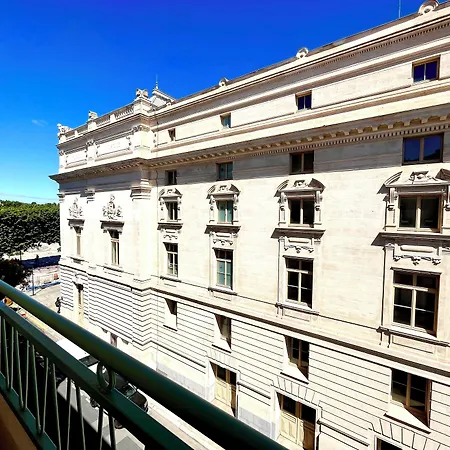 Le National Centre Gare,ascenseur Szálloda